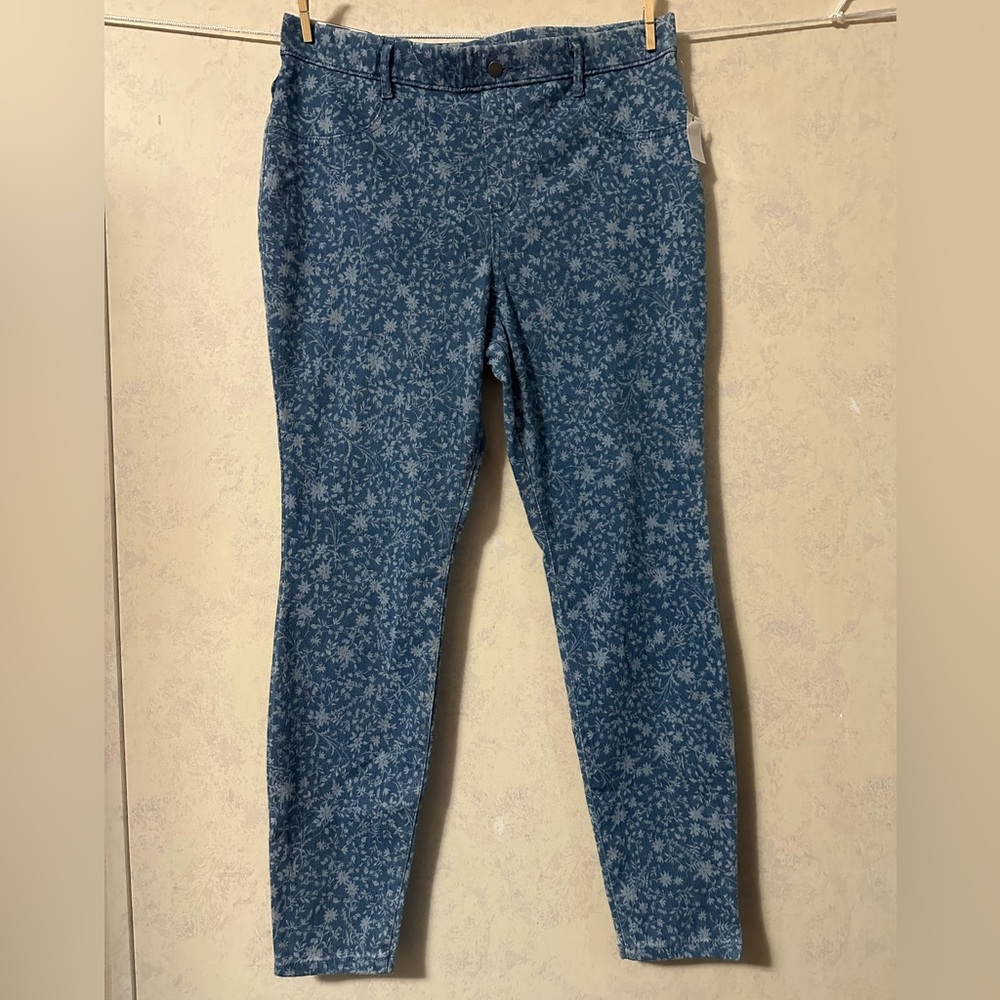 Time and Tru High Rise Blue Floral Designed Jeggings